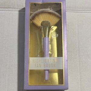 Purple Highlighting Fan Brush by